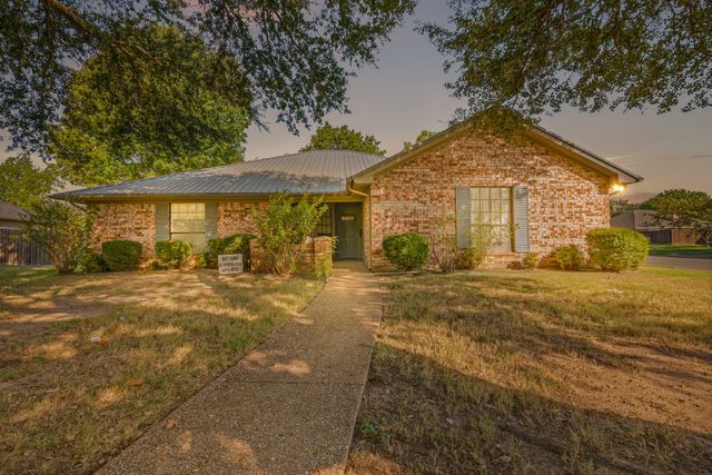 1602 Murry Drive, Cleburne, TX 76033