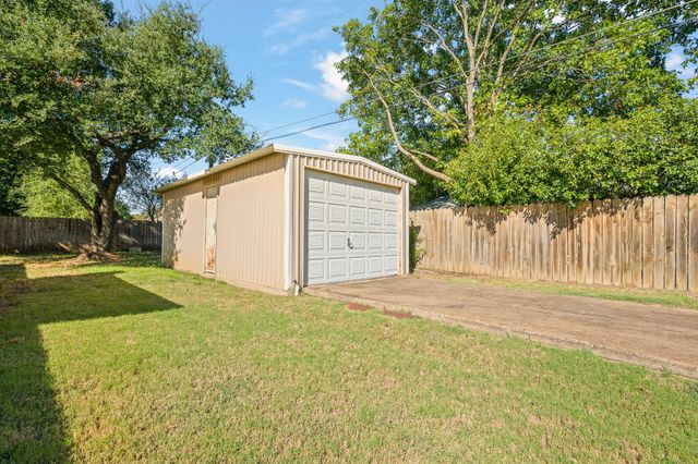 1602 Murry Drive, Cleburne, TX 76033