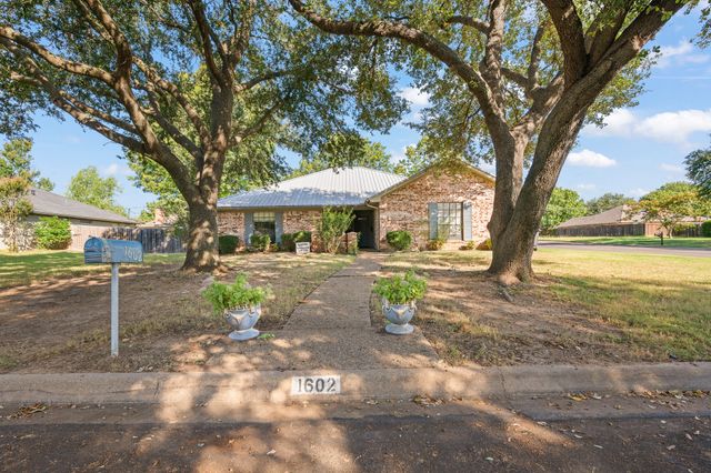 1602 Murry Drive, Cleburne, TX 76033