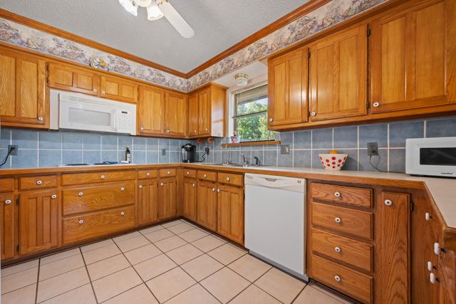 1602 Murry Drive, Cleburne, TX 76033