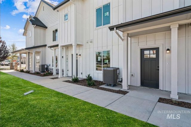 8246 W Mocha Ln, Garden City, ID 83714 property photo