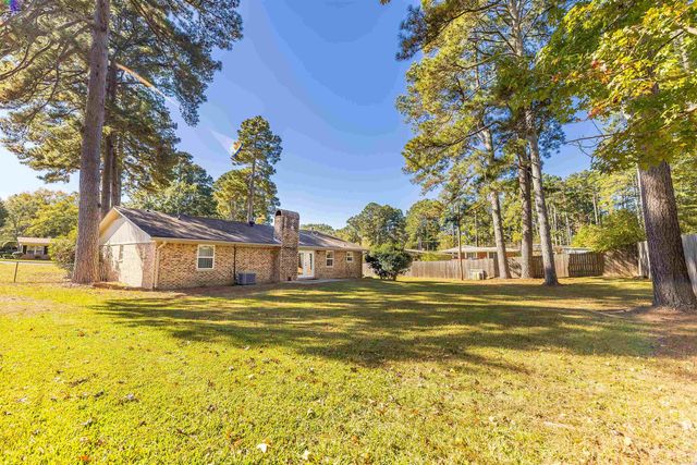 926 Brookwood Dr, El Dorado, AR 71730