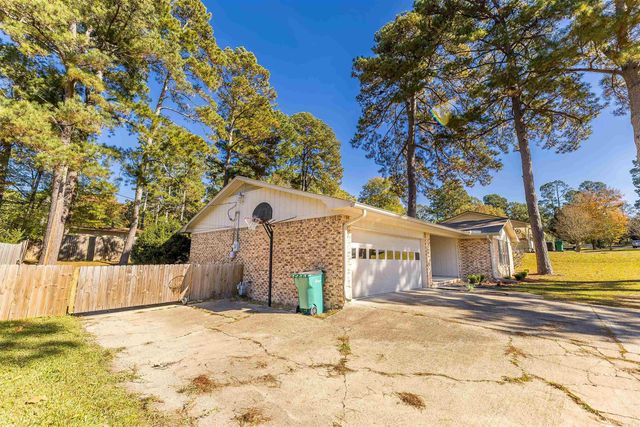 926 Brookwood Dr, El Dorado, AR 71730