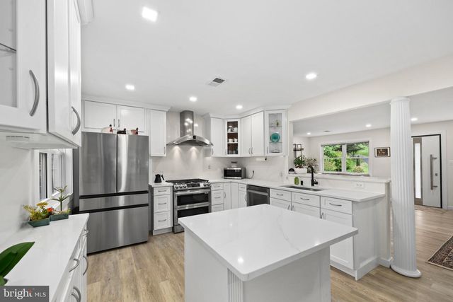 10146 SPRING LAKE TER, Fairfax, VA 22030