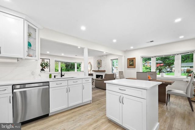 10146 SPRING LAKE TER, Fairfax, VA 22030