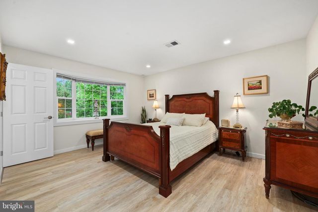10146 SPRING LAKE TER, Fairfax, VA 22030