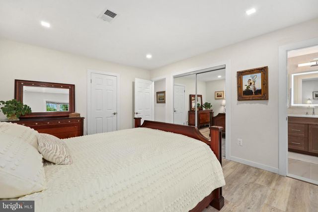 10146 SPRING LAKE TER, Fairfax, VA 22030
