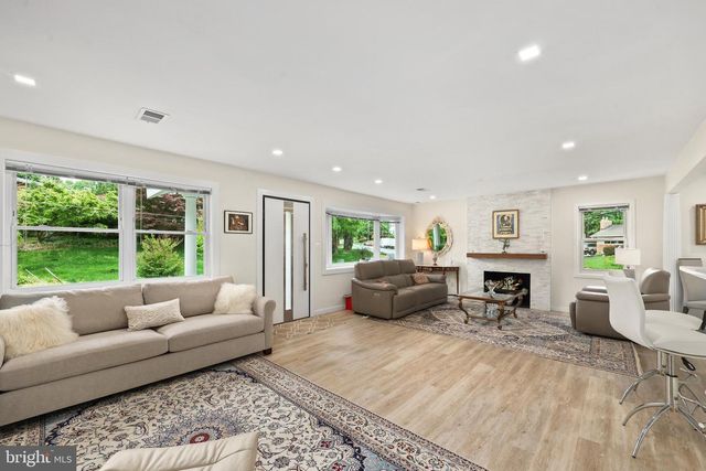 10146 SPRING LAKE TER, Fairfax, VA 22030