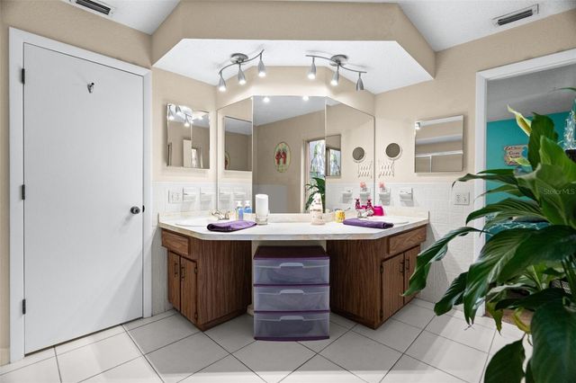 7104 BRAMBLEWOOD DRIVE, Port Richey, FL 34668