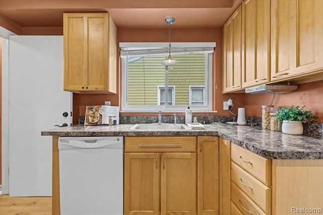 15403 Delaware Avenue, Redford, MI 48239