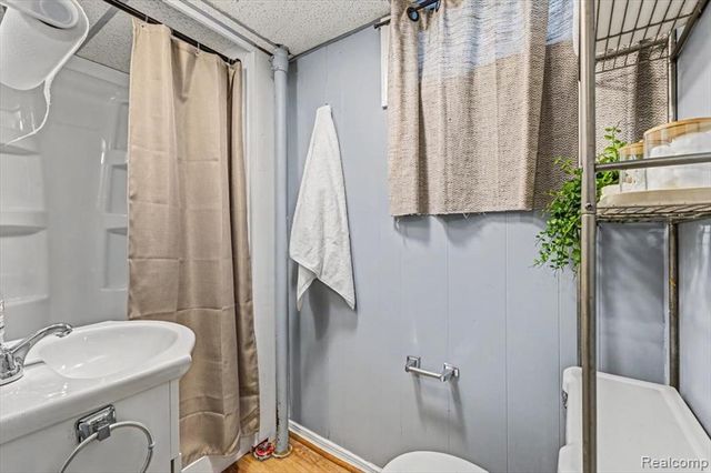 15403 Delaware Avenue, Redford, MI 48239