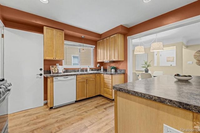 15403 Delaware Avenue, Redford, MI 48239