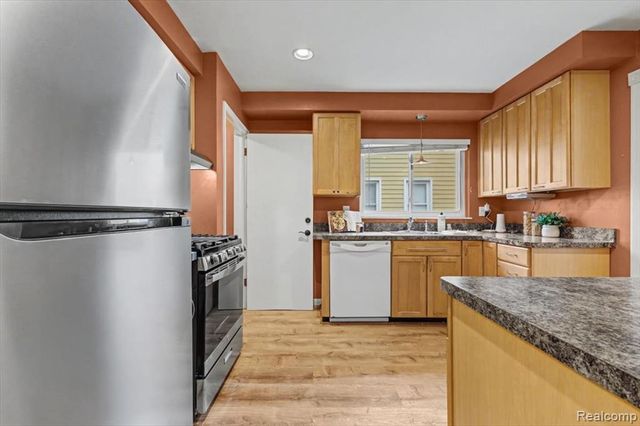 15403 Delaware Avenue, Redford, MI 48239