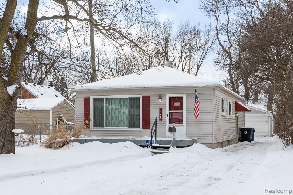 15403 Delaware Avenue, Redford, MI 48239