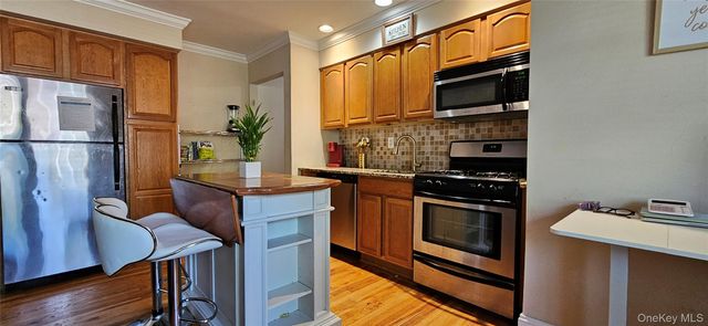 237 N Middletown Road H, Pearl River, NY 10965