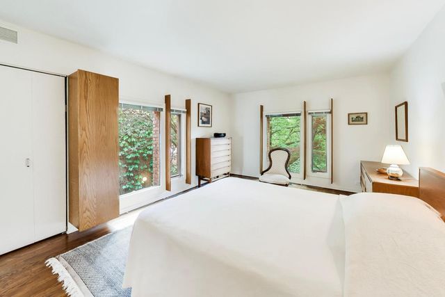 5508 S Kenwood Avenue, Chicago, IL 60637