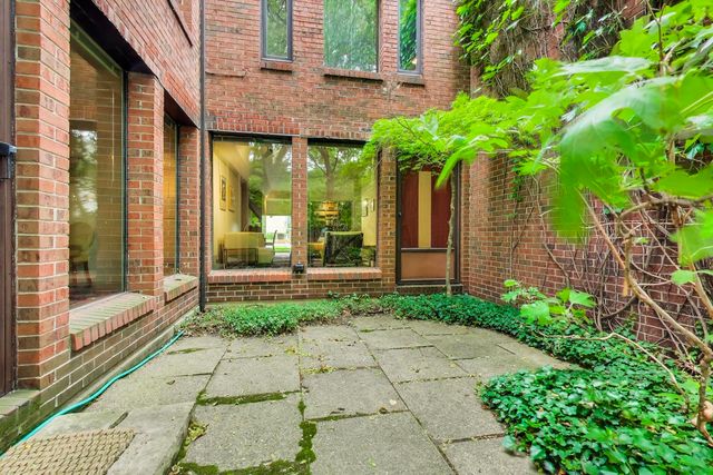 5508 S Kenwood Avenue, Chicago, IL 60637