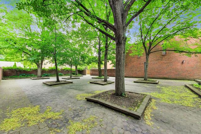 5508 S Kenwood Avenue, Chicago, IL 60637