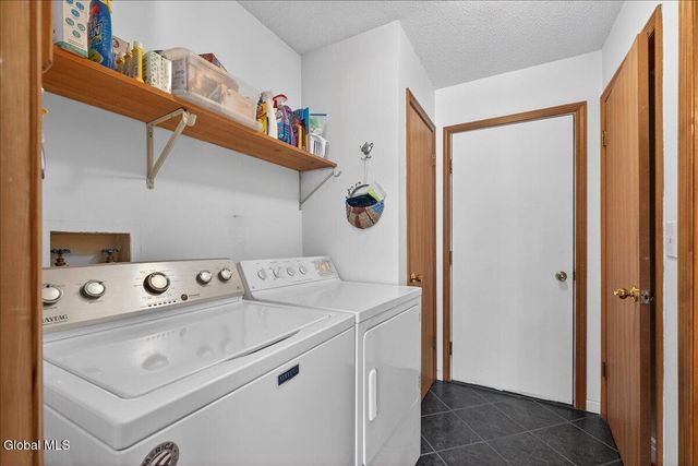 92 Cooks Court, Halfmoon, NY 12188