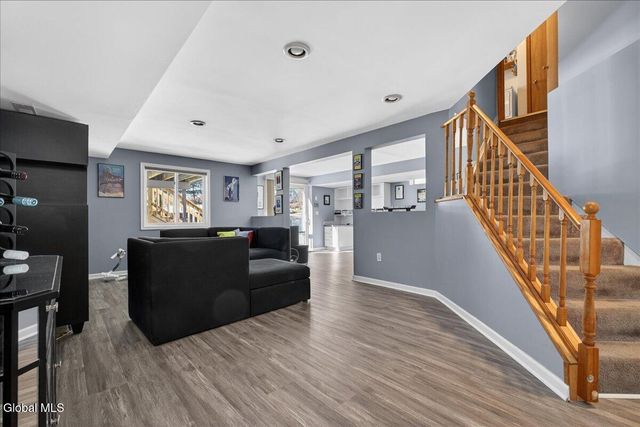 92 Cooks Court, Halfmoon, NY 12188