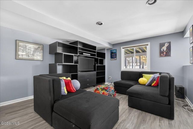 92 Cooks Court, Halfmoon, NY 12188