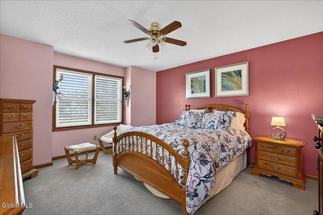 92 Cooks Court, Halfmoon, NY 12188