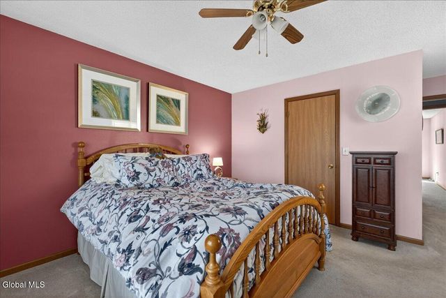 92 Cooks Court, Halfmoon, NY 12188