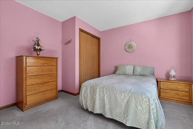 92 Cooks Court, Halfmoon, NY 12188