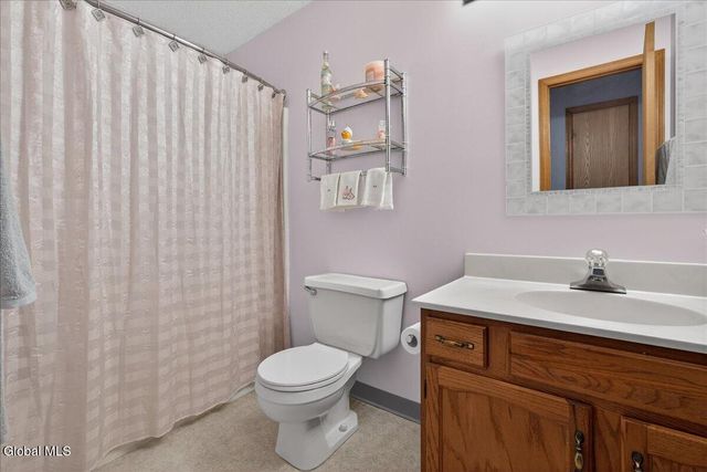 92 Cooks Court, Halfmoon, NY 12188