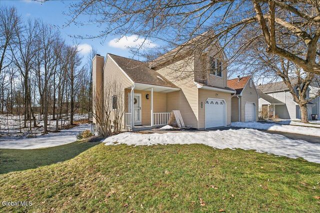 92 Cooks Court, Halfmoon, NY 12188