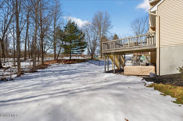 92 Cooks Court, Halfmoon, NY 12188