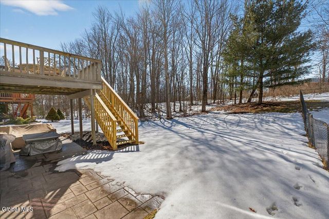 92 Cooks Court, Halfmoon, NY 12188