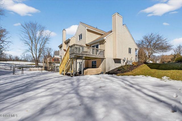 92 Cooks Court, Halfmoon, NY 12188