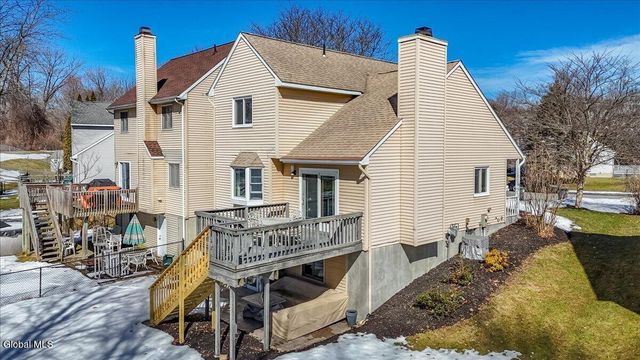 92 Cooks Court, Halfmoon, NY 12188