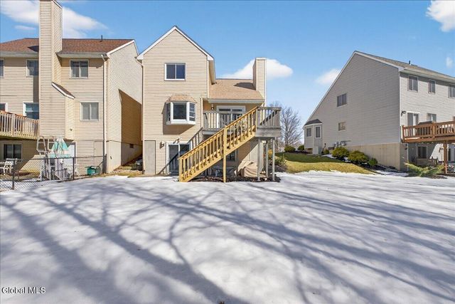 92 Cooks Court, Halfmoon, NY 12188