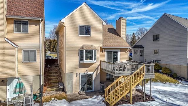 92 Cooks Court, Halfmoon, NY 12188