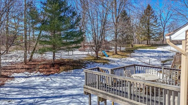 92 Cooks Court, Halfmoon, NY 12188