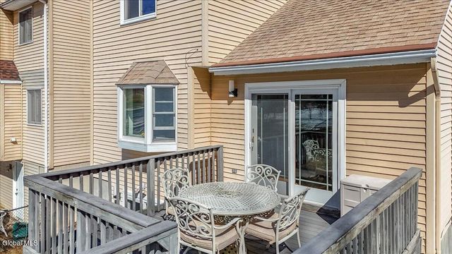 92 Cooks Court, Halfmoon, NY 12188