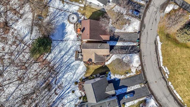 92 Cooks Court, Halfmoon, NY 12188