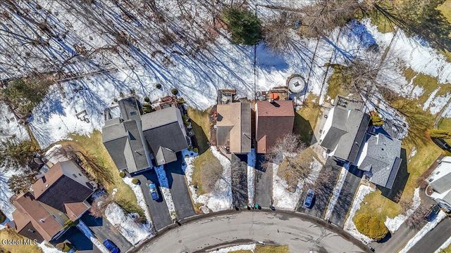 92 Cooks Court, Halfmoon, NY 12188