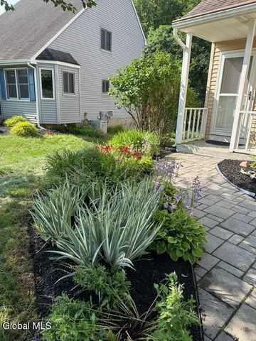 92 Cooks Court, Halfmoon, NY 12188