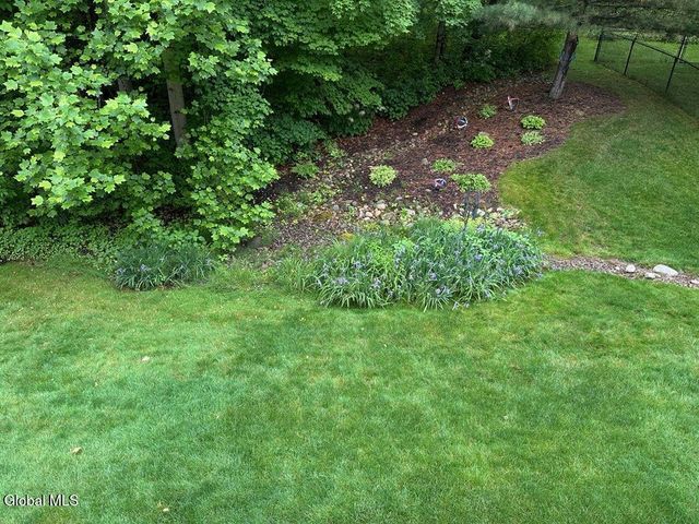 92 Cooks Court, Halfmoon, NY 12188