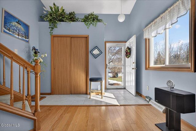 92 Cooks Court, Halfmoon, NY 12188