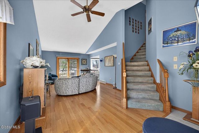 92 Cooks Court, Halfmoon, NY 12188