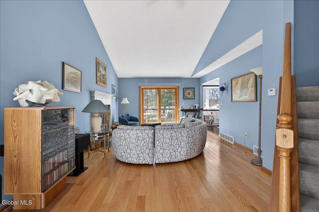 92 Cooks Court, Halfmoon, NY 12188