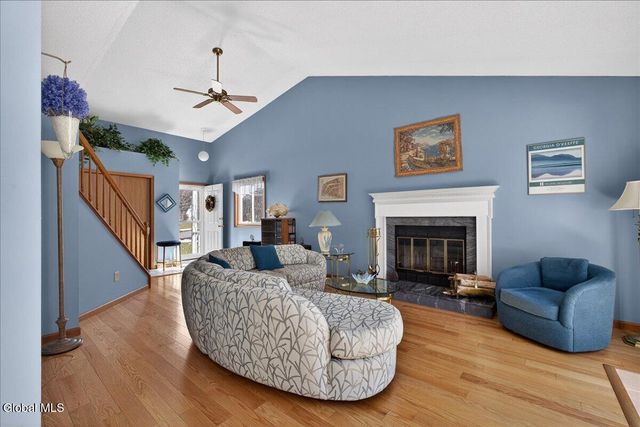 92 Cooks Court, Halfmoon, NY 12188