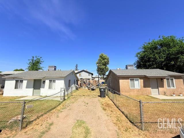 7716 Hall, Lamont, CA 93241