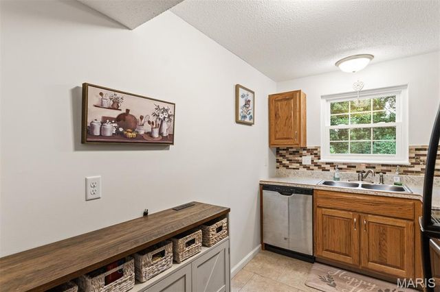 1511 Hampton Hall Drive 10, Chesterfield, MO 63017