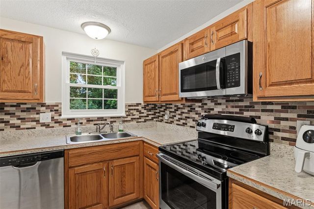 1511 Hampton Hall Drive 10, Chesterfield, MO 63017