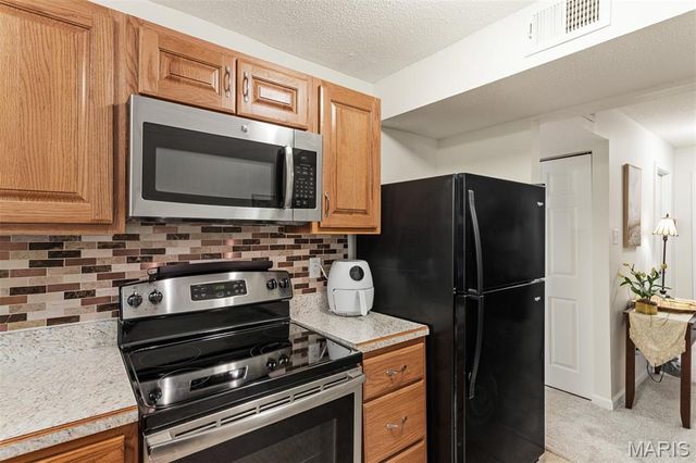 1511 Hampton Hall Drive 10, Chesterfield, MO 63017